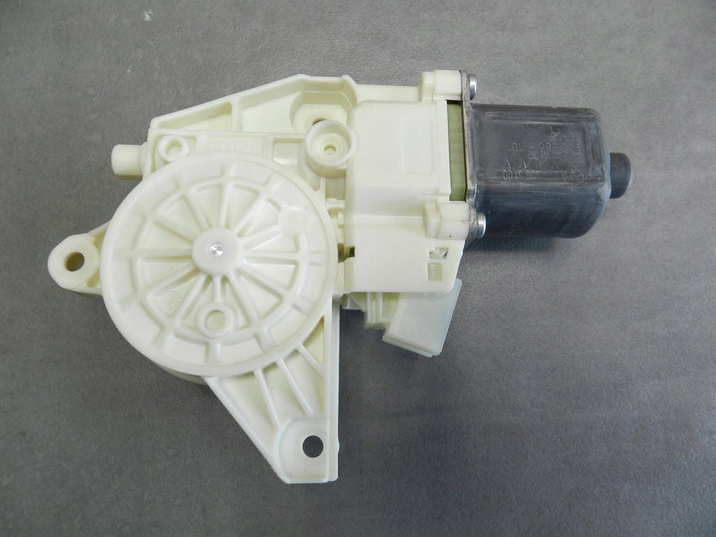 MERCEDES W176 WINDSCREEN MOTOR LEFT A2469065100