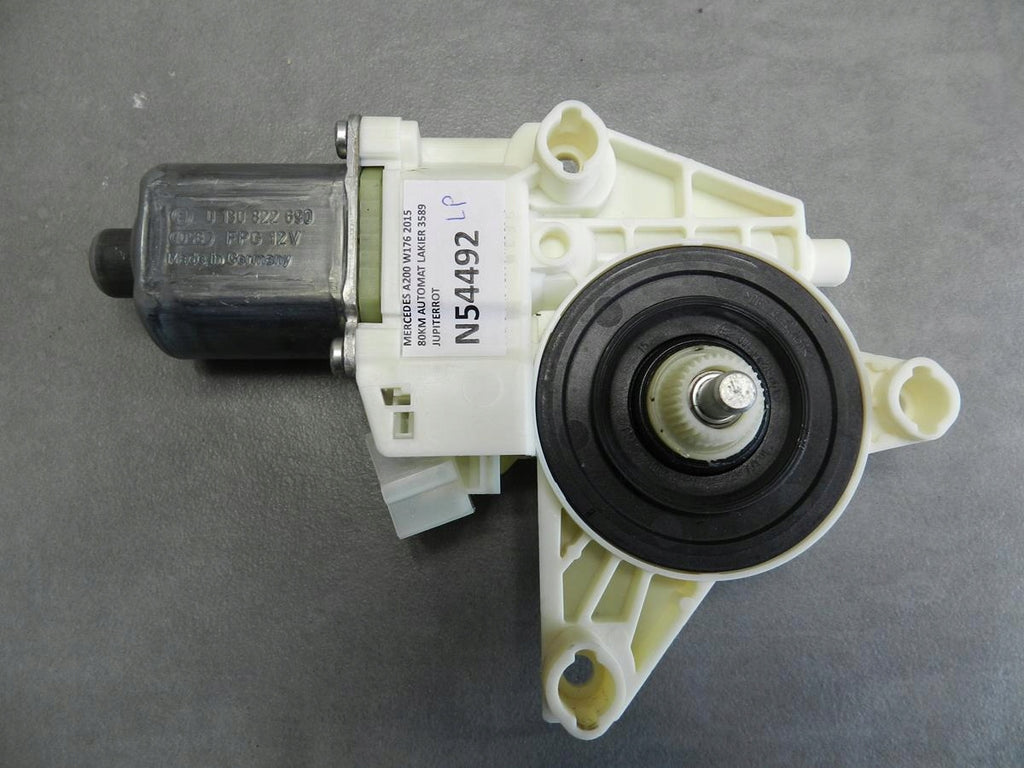 MERCEDES W176 WINDSCREEN MOTOR LEFT A2469065100