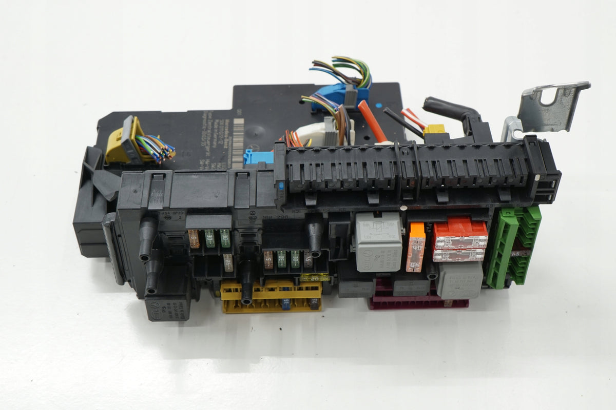 MERCEDES W204 LIFT 13R DRIVER MODULE BOX SAM A2049060305