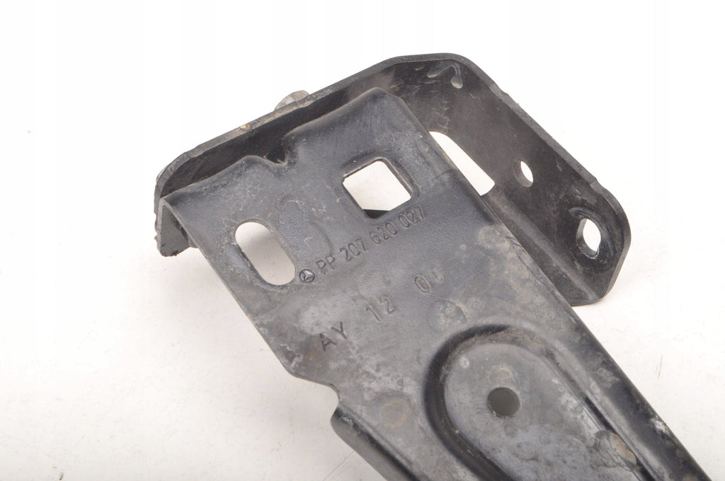 MERCEDES W207 FRONT BELT MOUNT BRACKET RIGHT 207620027