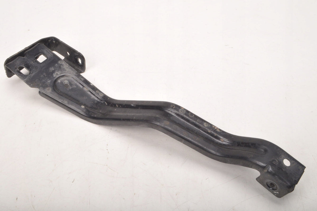 MERCEDES W207 FRONT BELT MOUNT BRACKET RIGHT 207620027