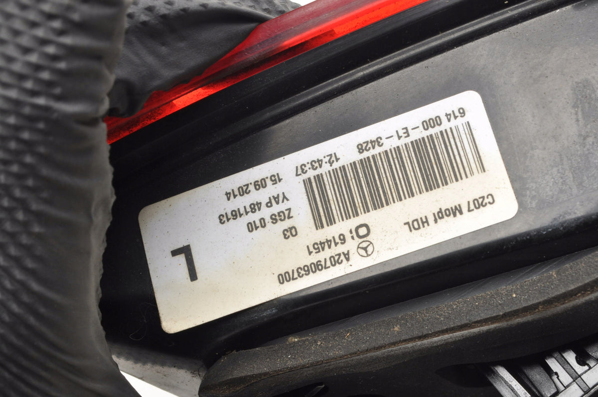 MERCEDES W207 LIFT LEFT REAR LAMP IN COUPE FLAP A2079063700