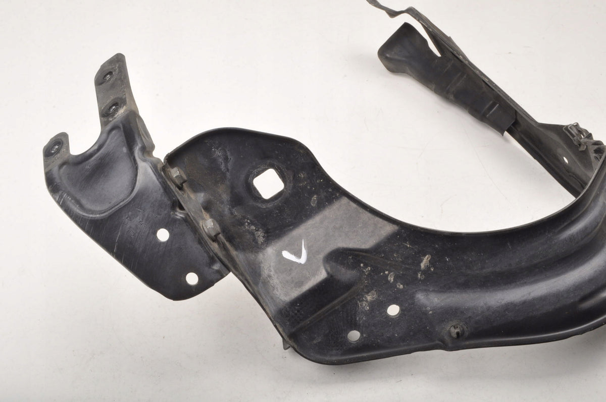 MERCEDES W209 EYEPIECE LEFT FRONT LAMP MOUNT