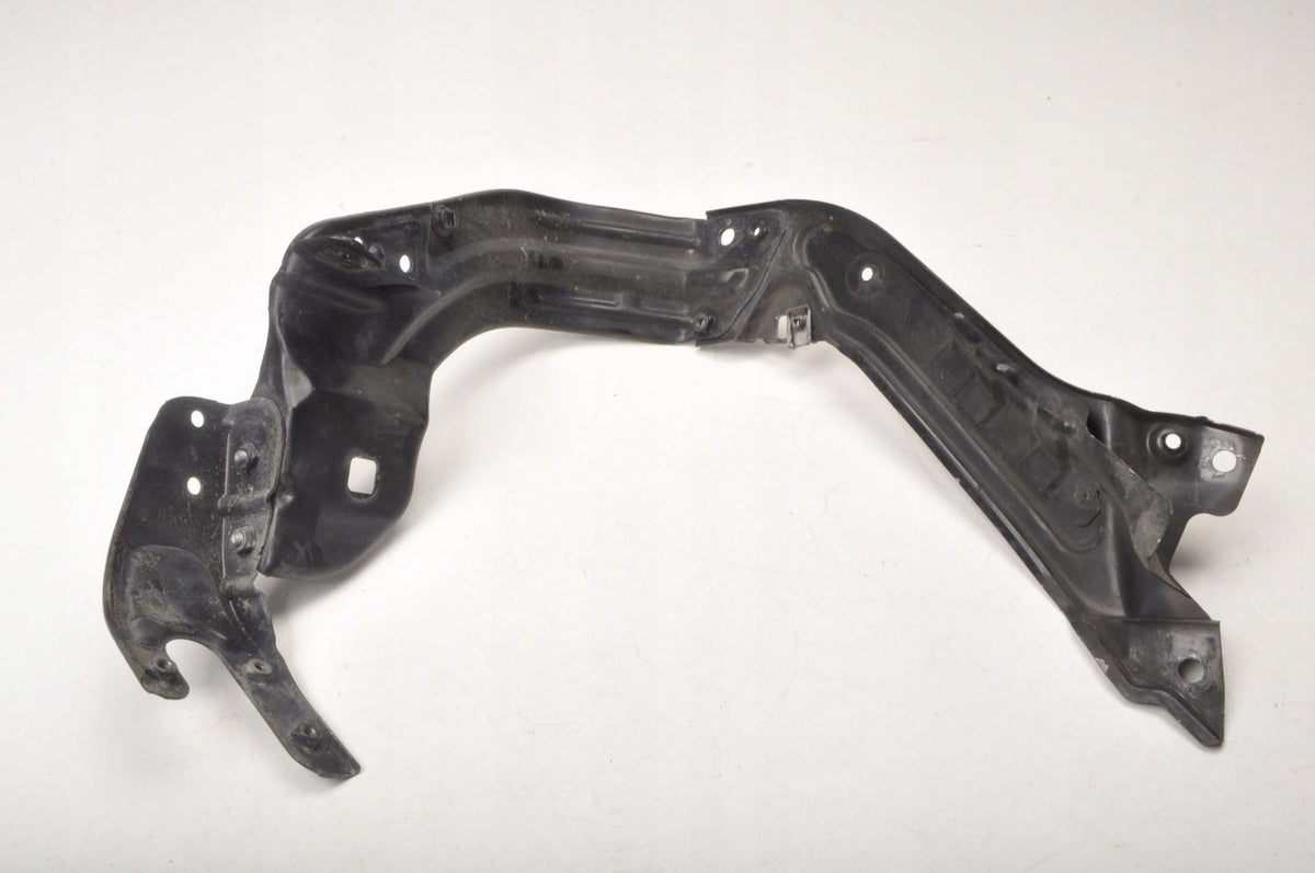 MERCEDES W209 EYEPIECE LEFT FRONT LAMP MOUNT