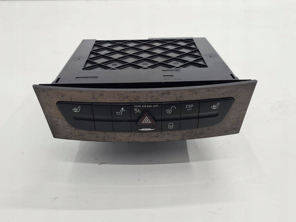 MERCEDES W219 CLS PANEL CHANGER CD A2118705390