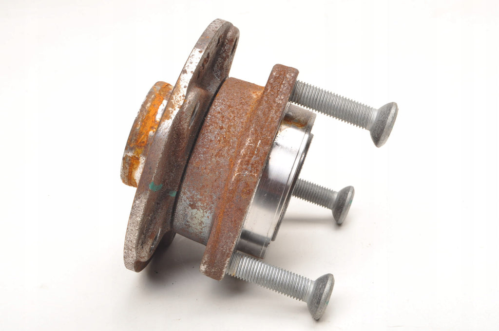 MG 3 1.5 Hybrid 194HP HUB RIGHT FRONT 10828606 2024R
