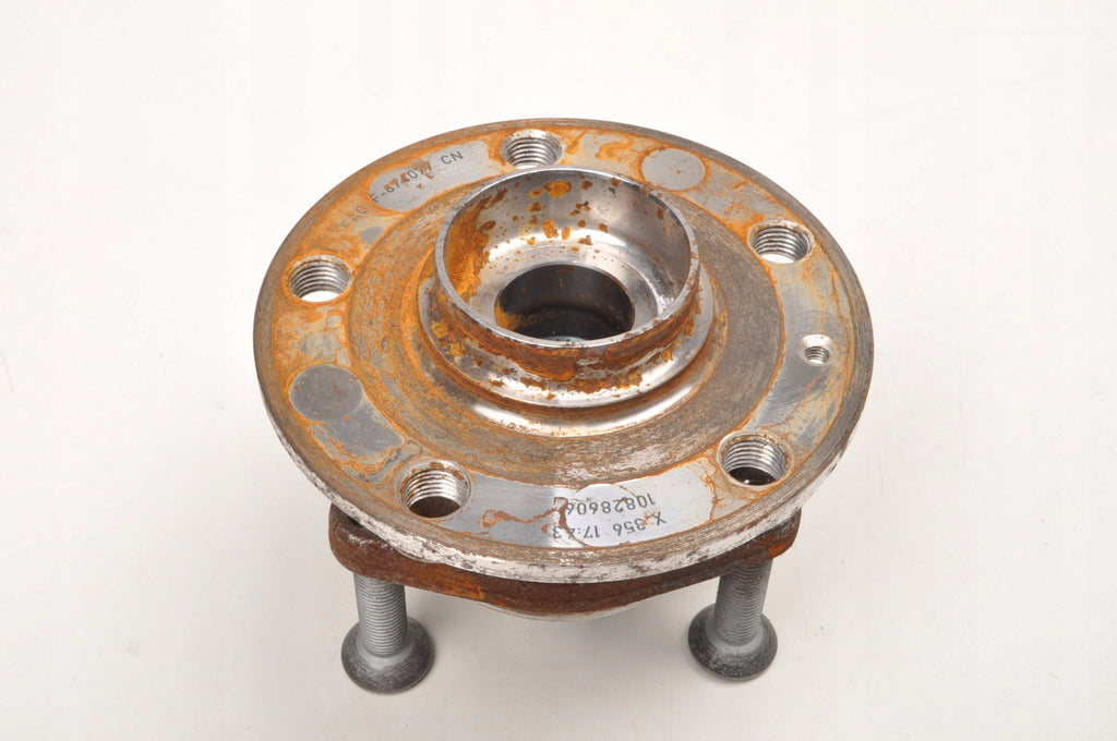 MG 3 1.5 Hybrid 194HP HUB RIGHT FRONT 10828606 2024R