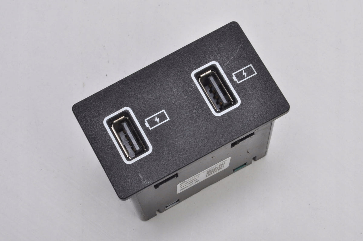 MG HS INPUT PANEL PORT USB 11139915 SOCKET