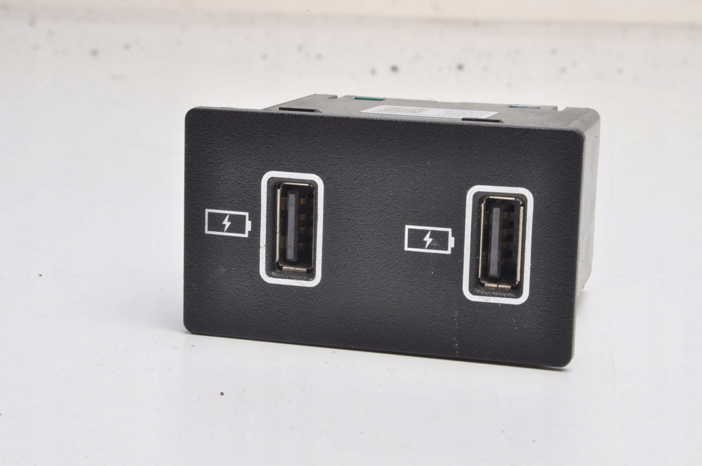 MG HS INPUT PANEL PORT USB 11139915 SOCKET