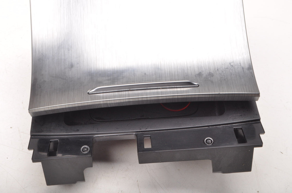 MG HS STORAGE PORT SOCKET PANEL USB 10524627 LIFT 2024R