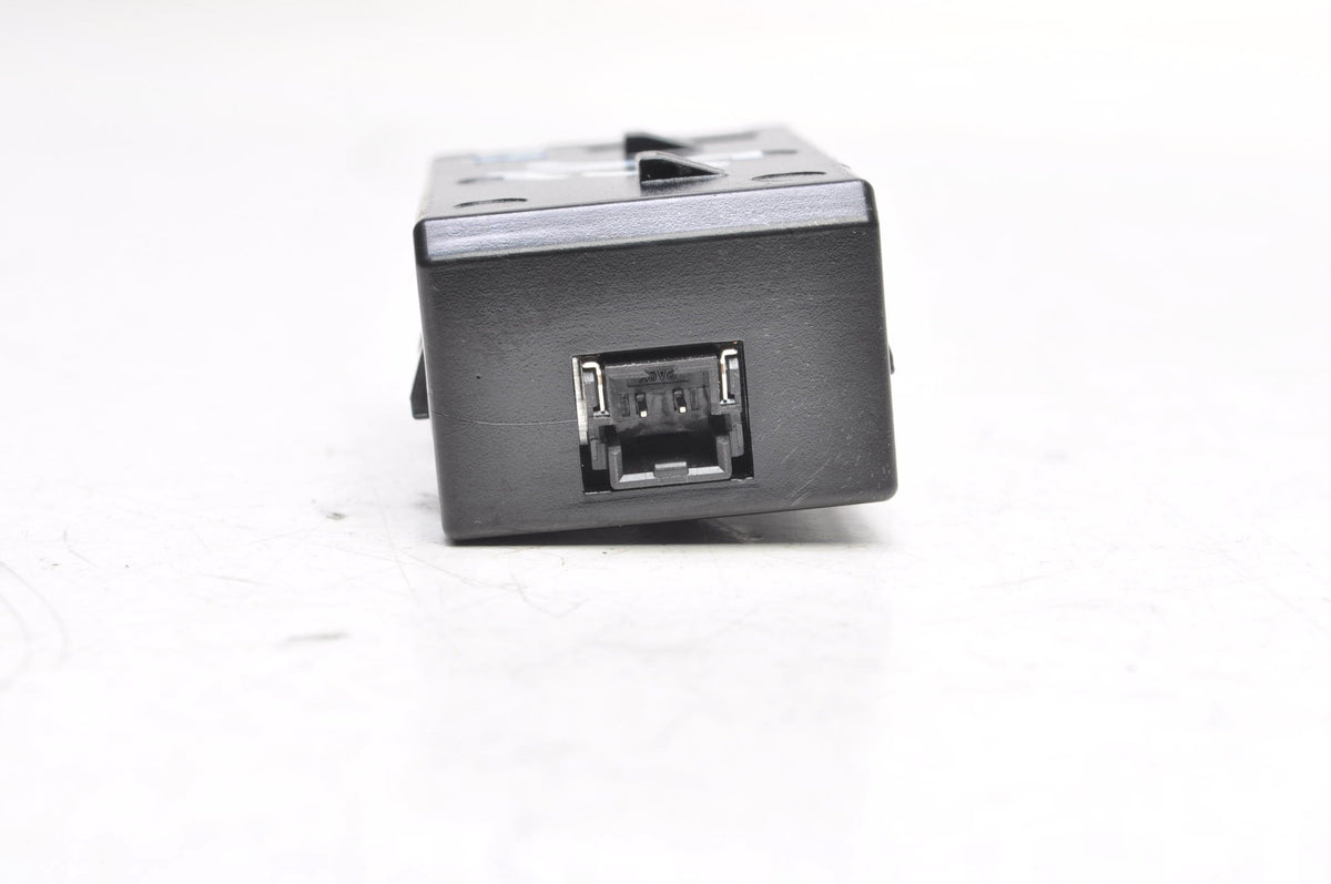 MG ZS SOCKET PORT INPUT USB 11060959 2024R LIFT