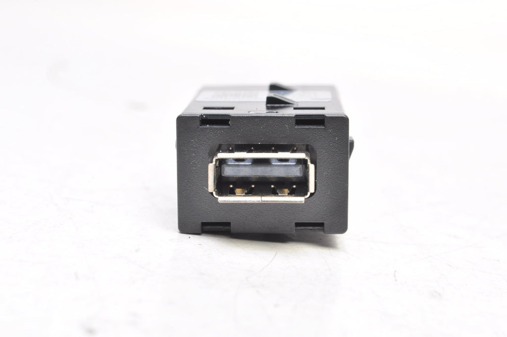 MG ZS SOCKET PORT INPUT USB 11060959 2024R LIFT