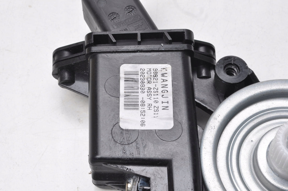 MG ZS WINDSHIELD MOTOR RIGHT FRONT 20230830 2024R