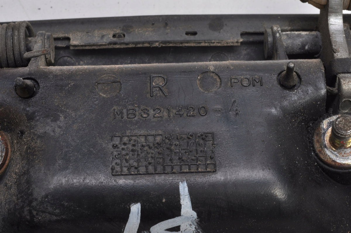 MITSUBISHI L200 DOOR HANDLE RIGHT REAR MB321420-4