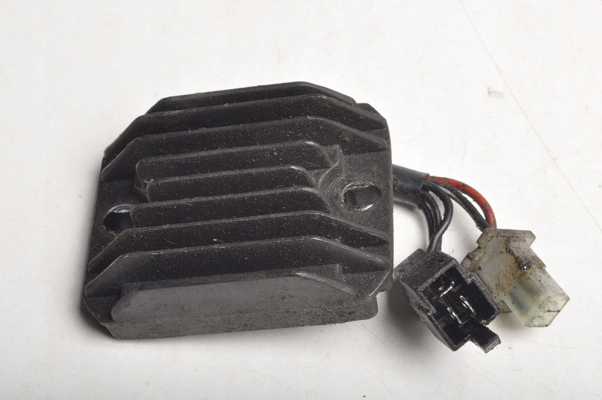 MUTT RAZORBACK 125 MASH BRIXTON SINNIS HERALD VOLTAGE REGULATOR 20200101