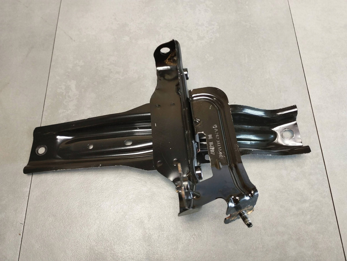 Mercedes B-CLASS W246 W242 BATTERY BRACKET A2465200020