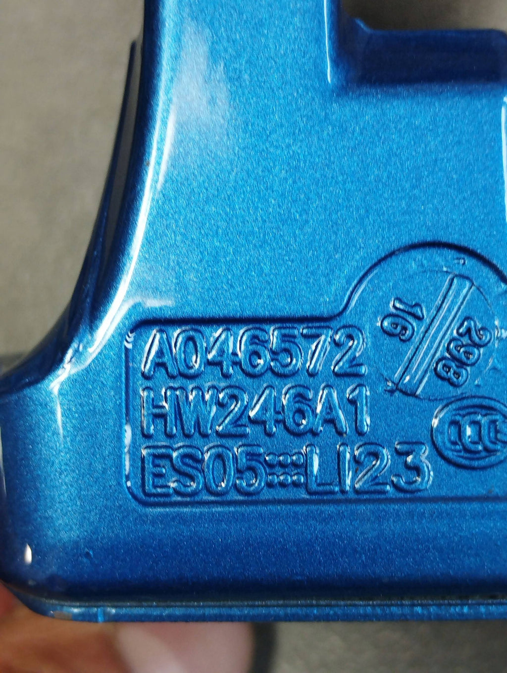 Mercedes-Benz B W246 W242 DOOR HINGES LEFT FRONT A046572 WITH BODY
