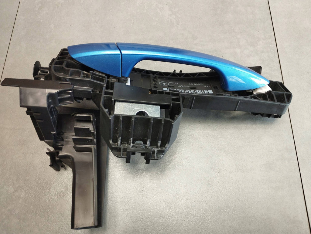 Mercedes-Benz B W246 W242 HANDLE RIGHT FRONT A2049601634 162