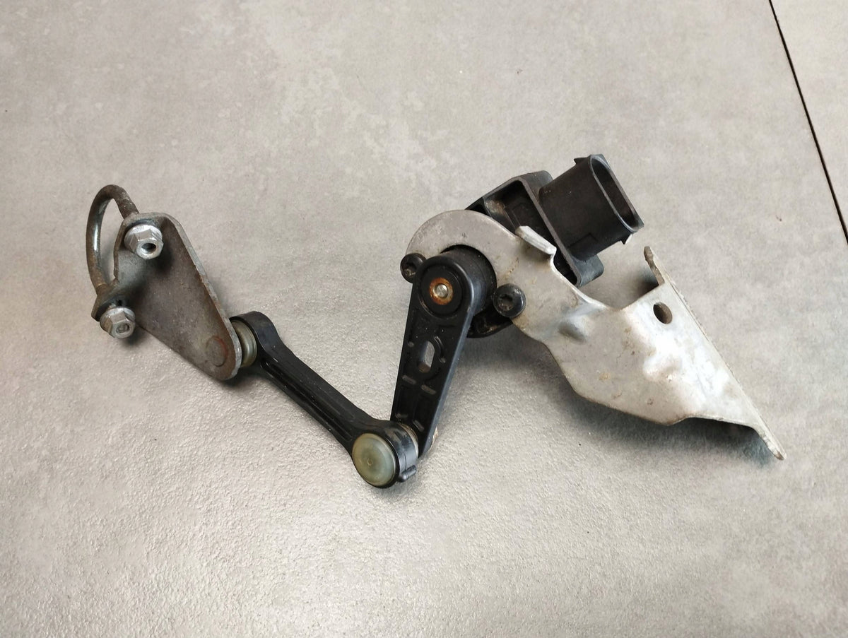Mercedes-Benz B W246 W242 LAMP LEVELING SENSOR A2463230140