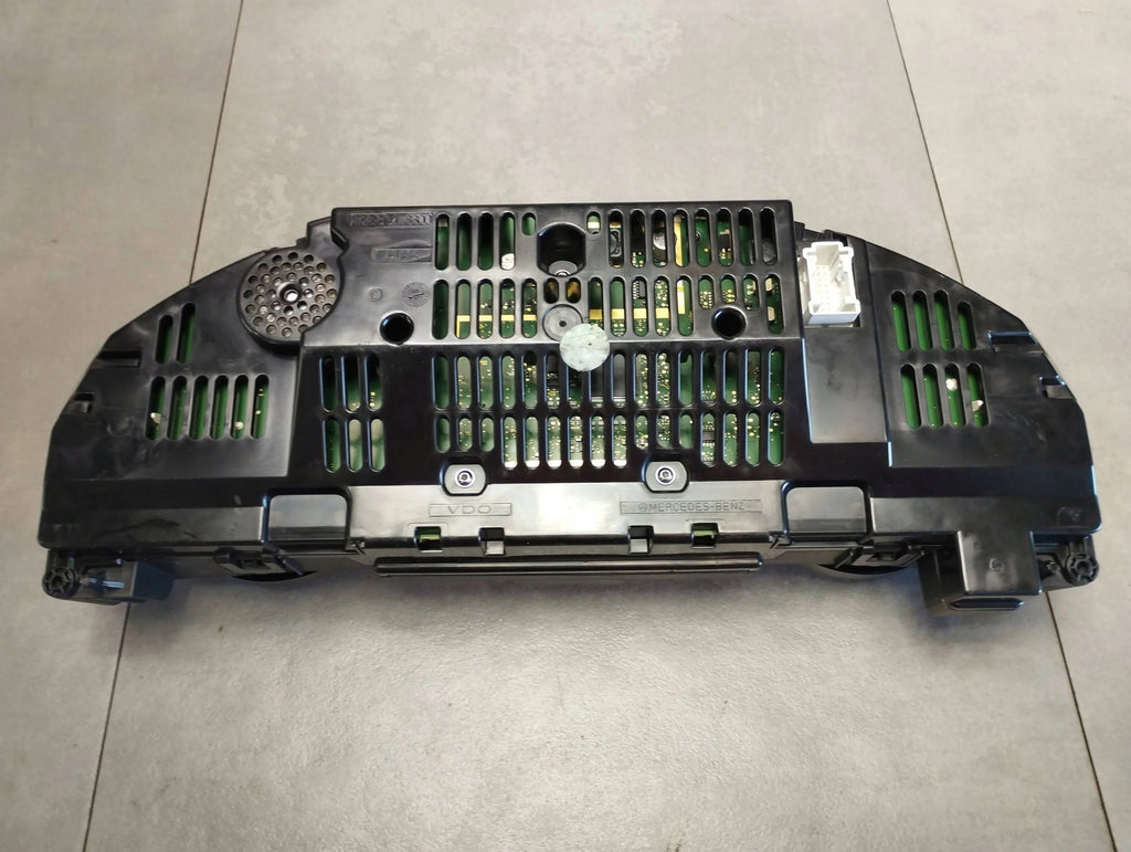 Mercedes-Benz CLS C218 COUNTER CLOCKS A2189001807
