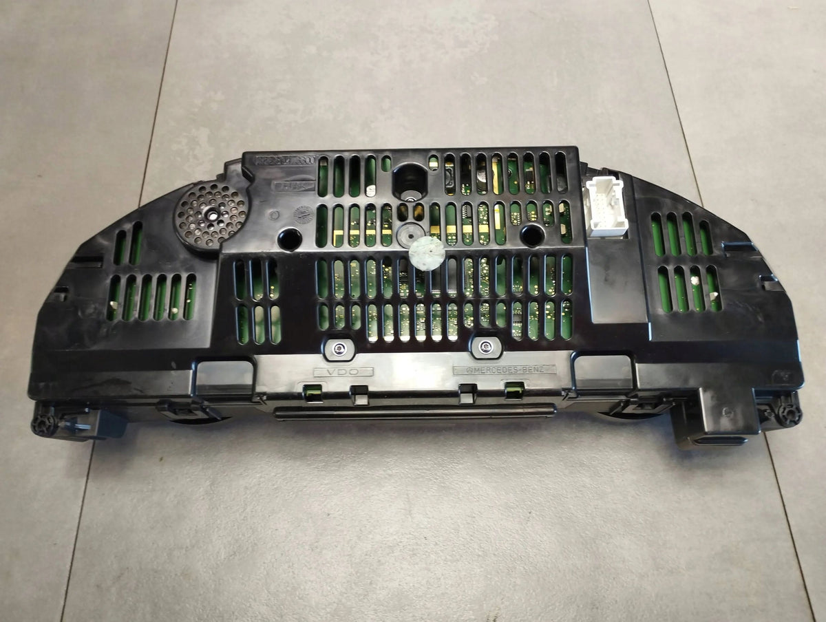 Mercedes-Benz CLS C218 COUNTER CLOCKS A2189001807