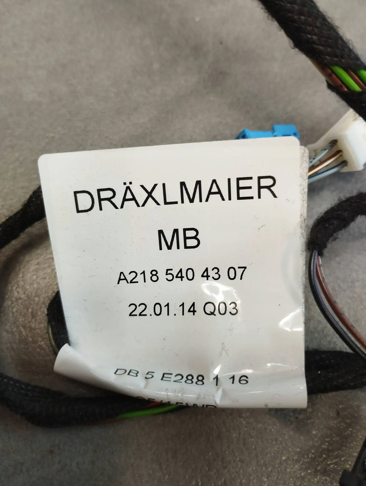 Mercedes-Benz CLS C218 DOOR HARNESS RIGHT FRONT A2185404307