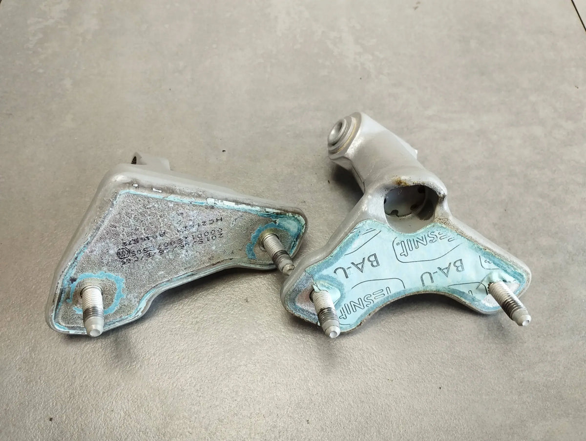Mercedes-Benz CLS C218 DOOR HINGES RIGHT FRONT WITH BODY
