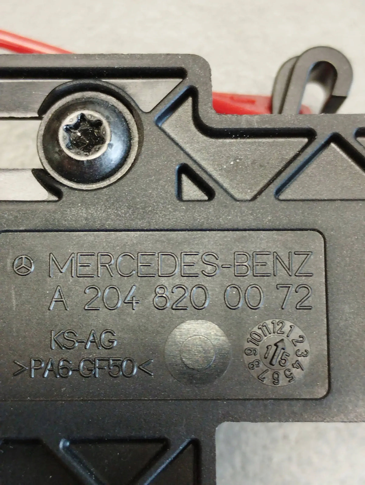 Mercedes-Benz CLS C218 FUEL FLAP ACTUATOR A2048200072