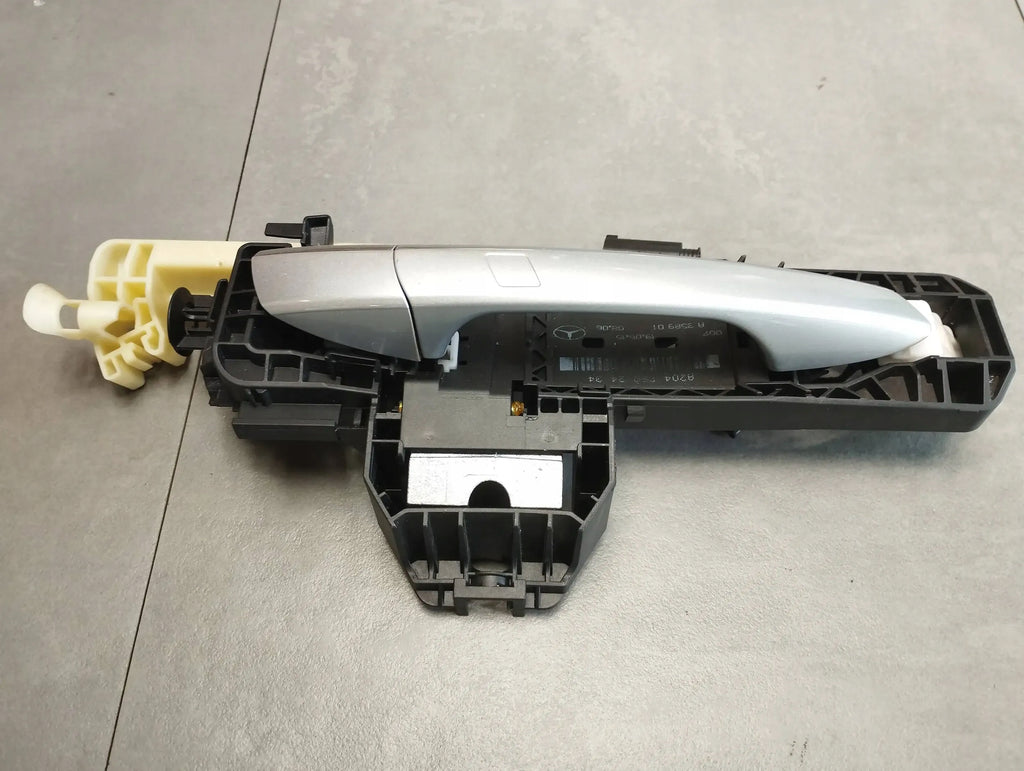 Mercedes-Benz CLS C218 HANDLE RIGHT REAR KEYLESS 775