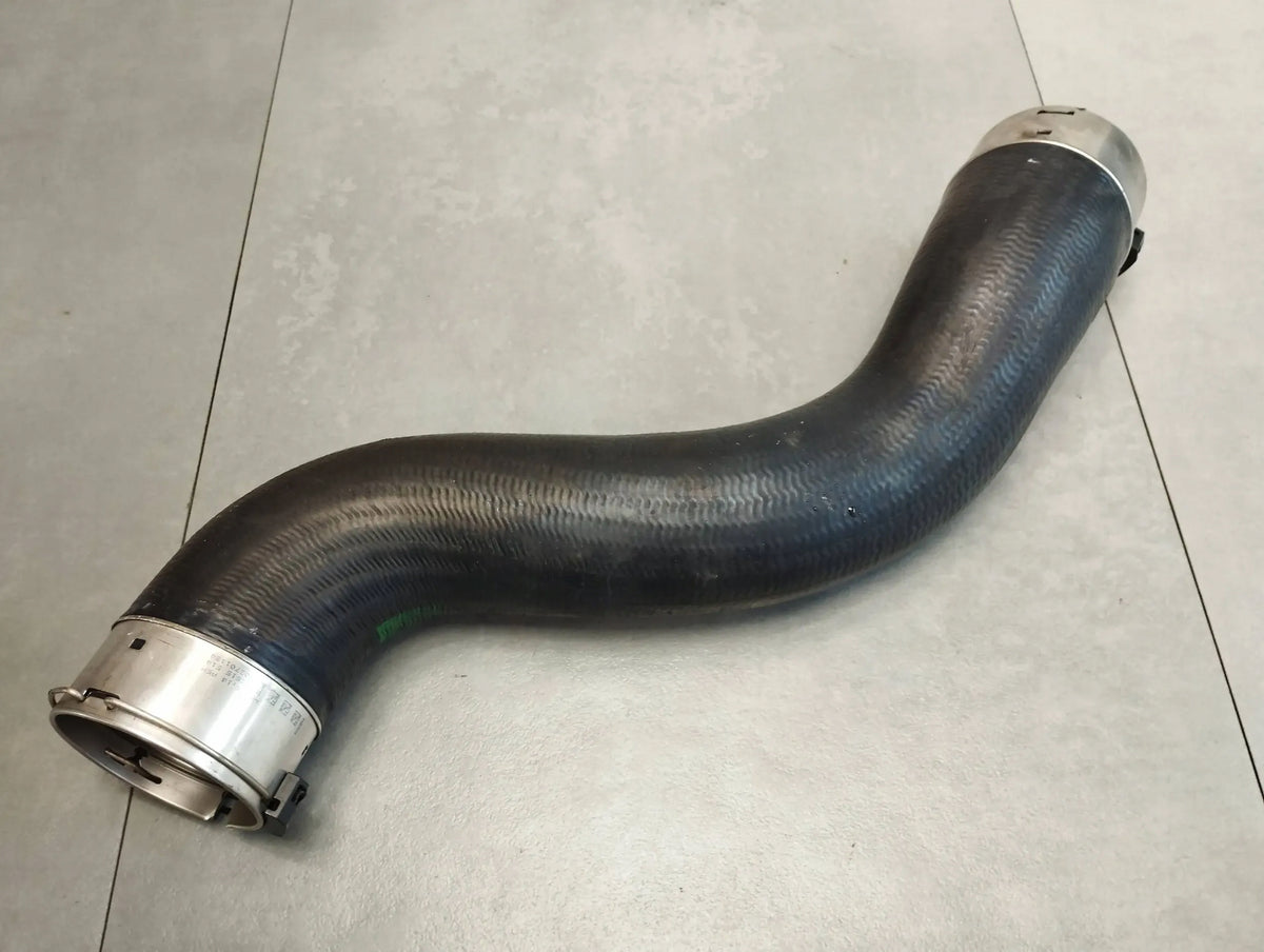 Mercedes-Benz CLS C218 INTERCOOLER PIPE HOSE 02701184