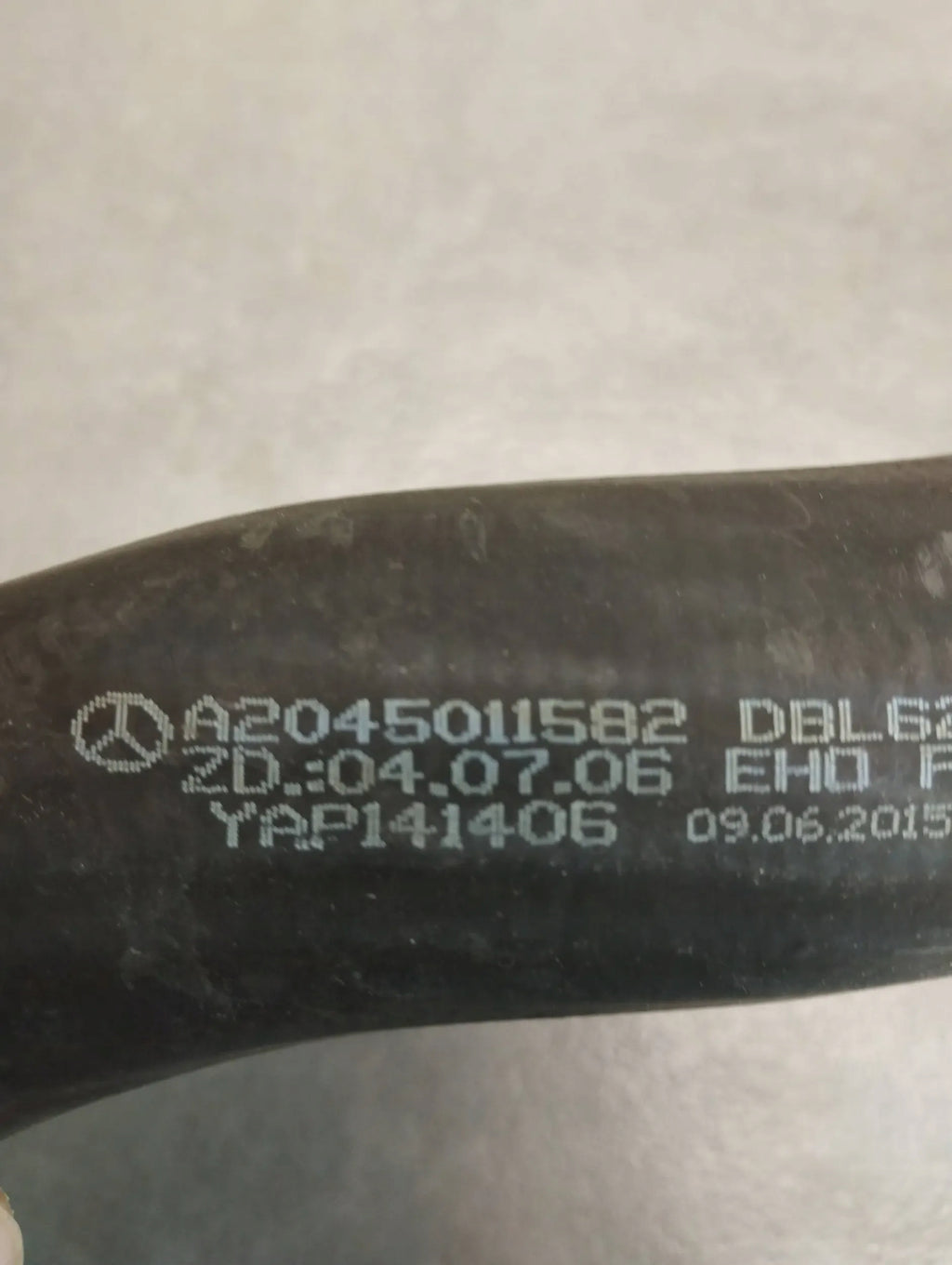 Mercedes-Benz CLS C218 RADIATOR PIPE HOSE A2045011582