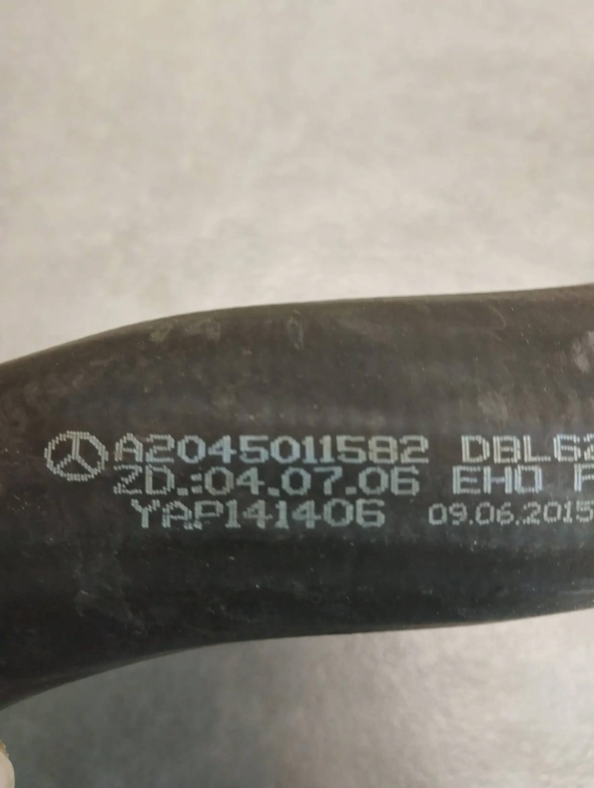 Mercedes-Benz CLS C218 RADIATOR PIPE HOSE A2045011582