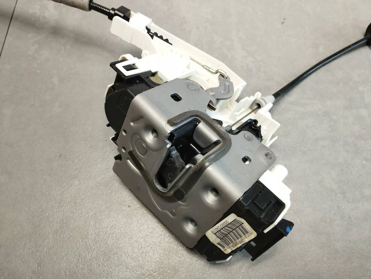 Mercedes-Benz CLS C218 RIGHT FRONT LOCK UK A0997200235