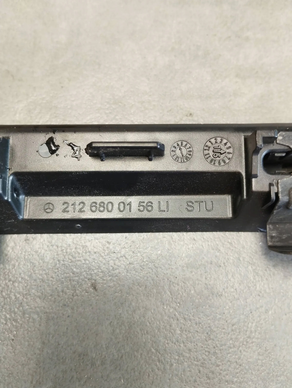 Mercedes-Benz CLS C218 THRESHOLD MOUNT LEFT 2126800156