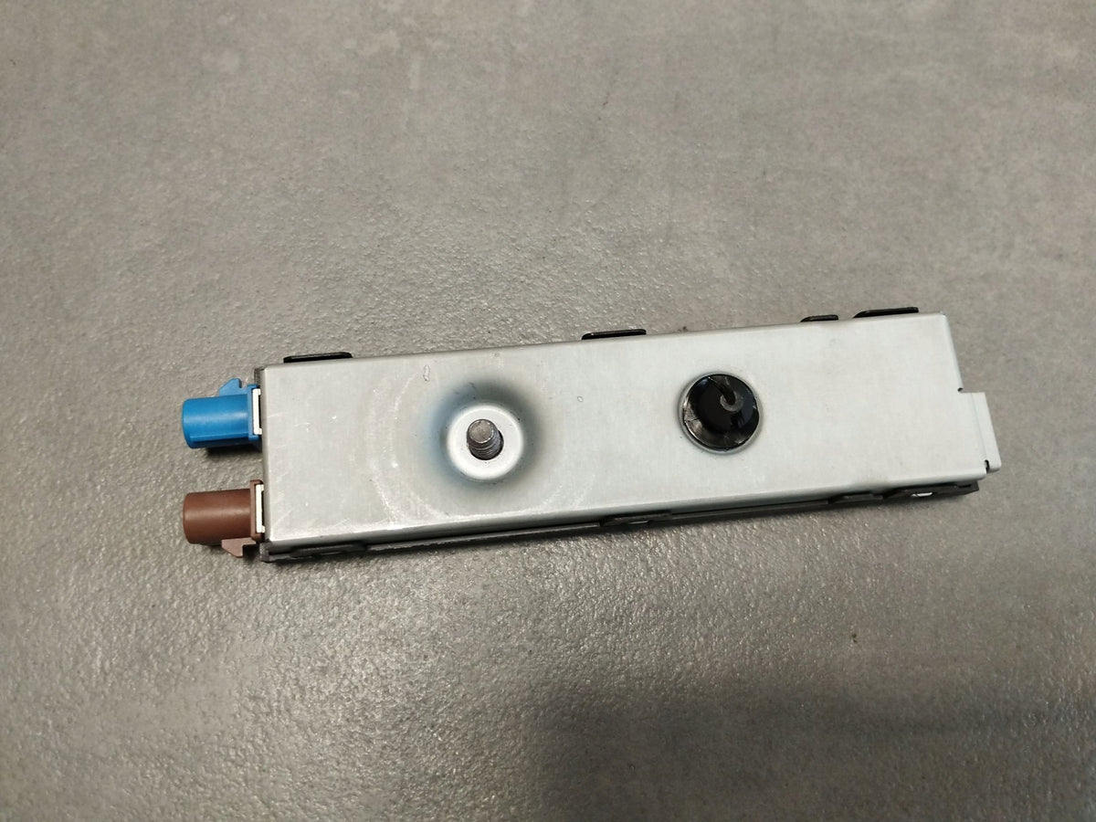 Mercedes-Benz E W213 ANTENNA AMPLIFIER A2139052610