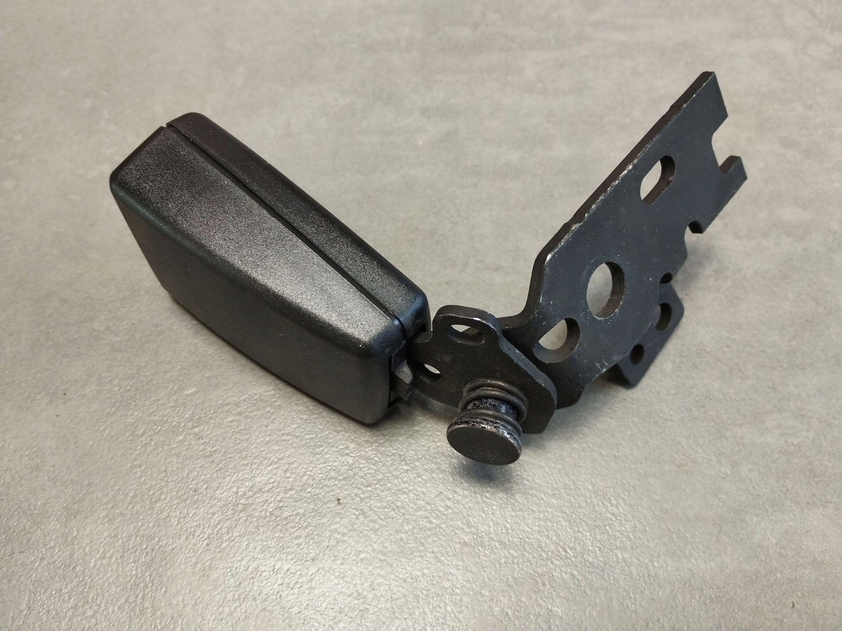 Mercedes-Benz E W213 BELT BUCKLE A2908600700 CLASP