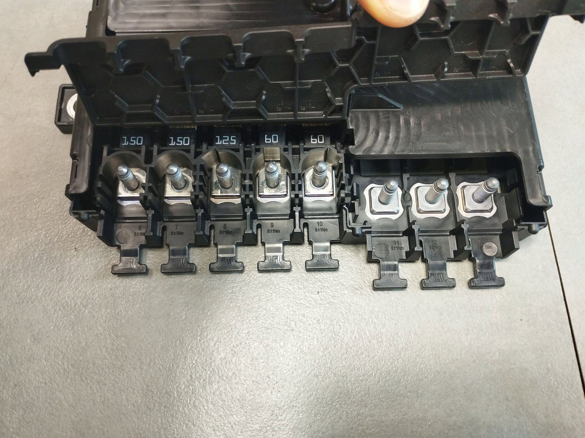 Mercedes-Benz E W213 FUSE BOX A2135406200