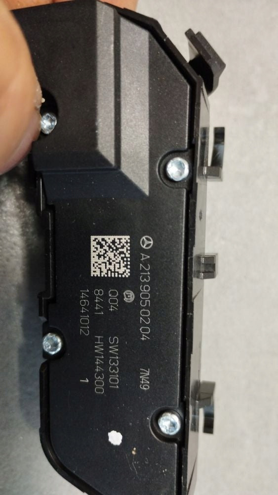 Mercedes-Benz E W213 SEAT HEATING SWITCH A2139050204