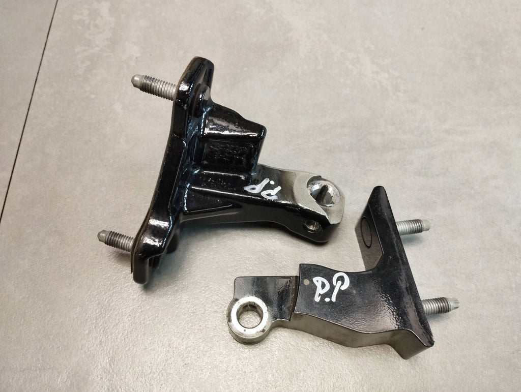 Mercedes-Benz GLC X253 DOOR HINGES WITH BODY RIGHT FRONT X2531506