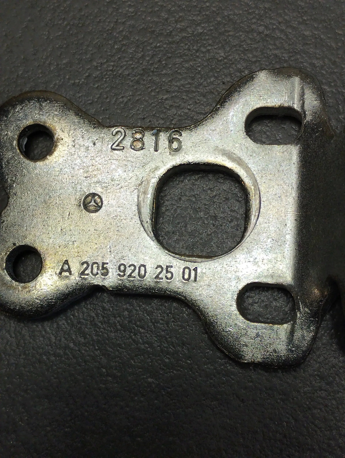 Mercedes-Benz GLC X253 HOLDER A2059202501