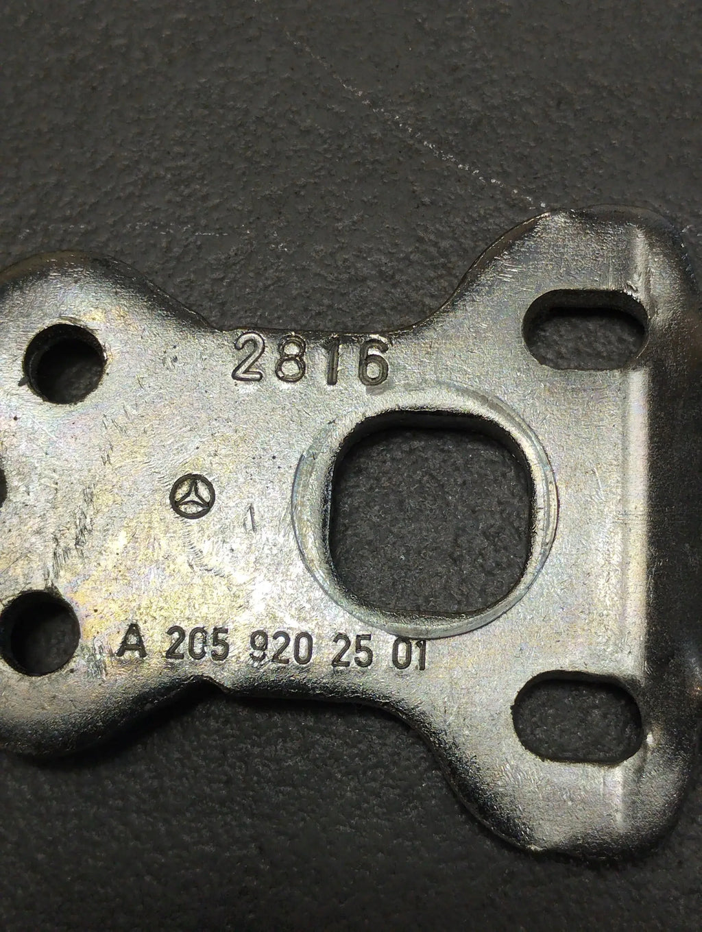 Mercedes-Benz GLC X253 HOLDER A2059202501