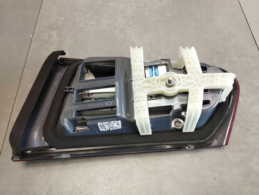 Mercedes-Benz GLC X253 LAMP LEFT REAR FLAPS A2539063100