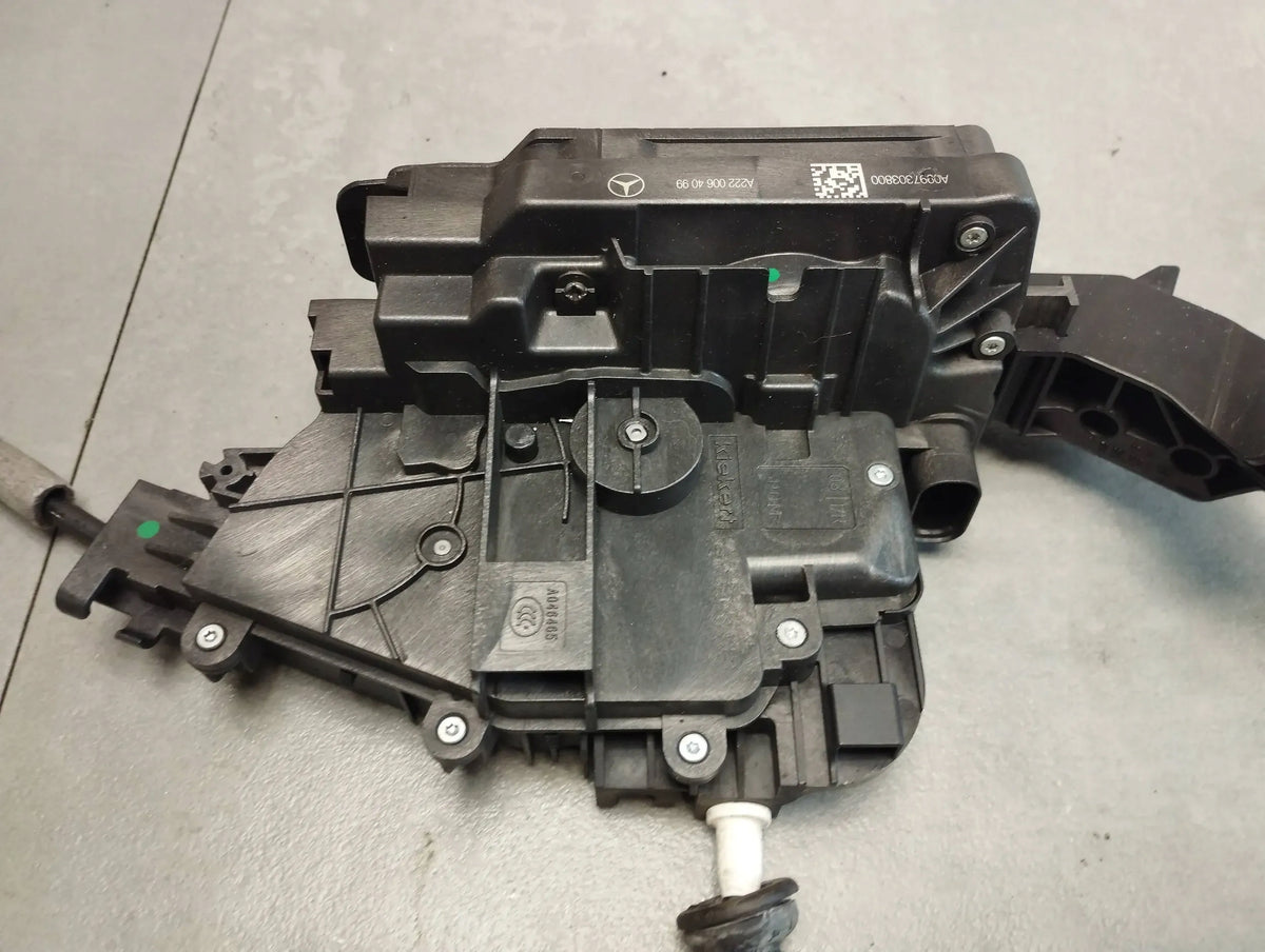Mercedes-Benz GLC X253 LOCK RIGHT REAR A2220064099