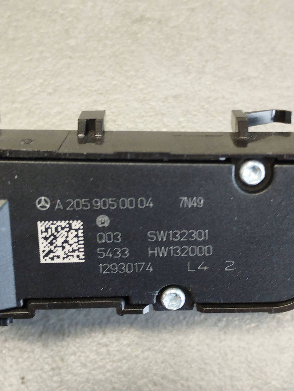 Mercedes-Benz GLC X253 SEAT HEATING SWITCH LEFT REAR A2059050004