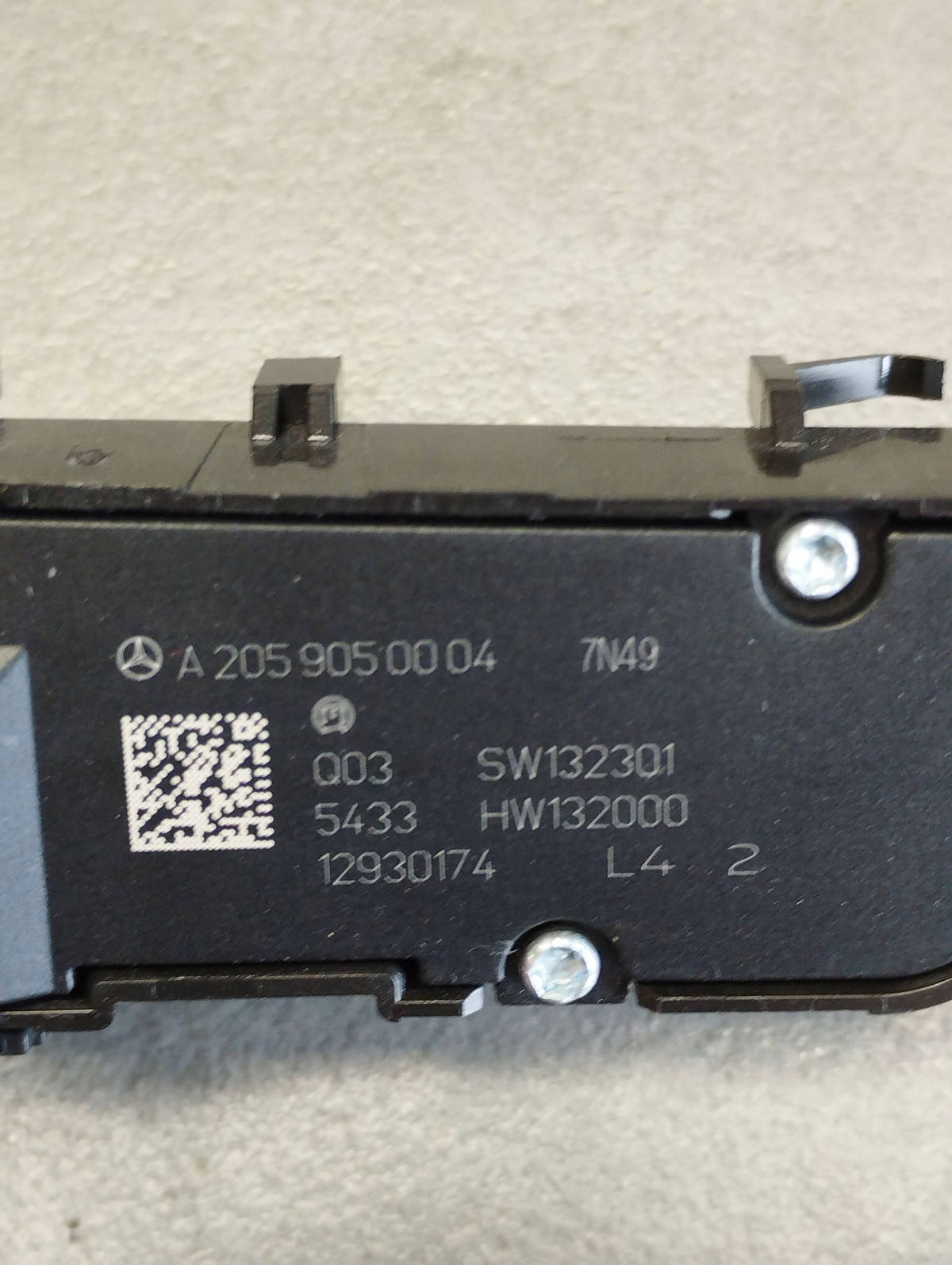 Mercedes-Benz GLC X253 SEAT HEATING SWITCH LEFT REAR A2059050004