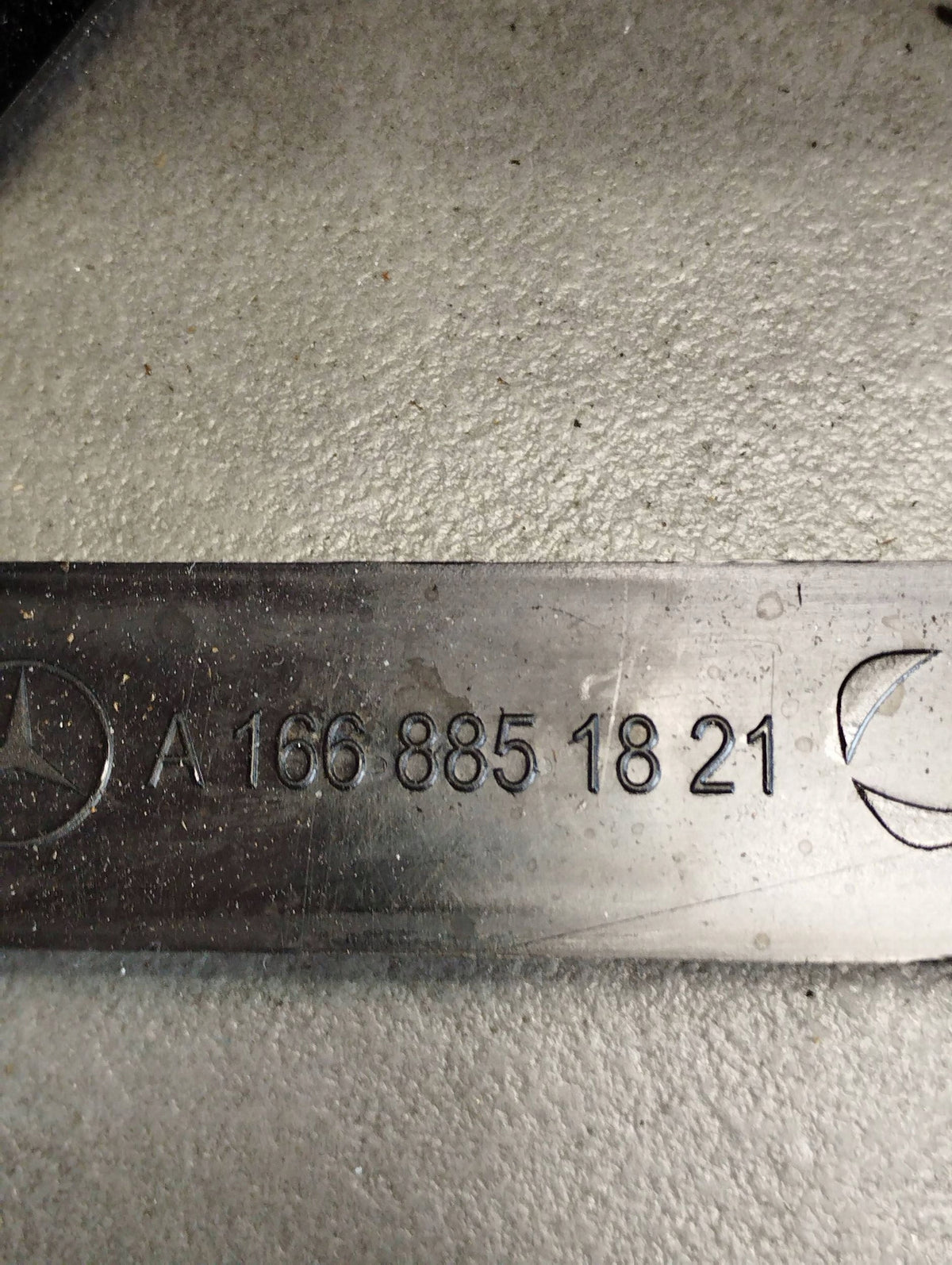 Mercedes-Benz GLE W166 BUMPER SLIDE RIGHT REAR A1668851821