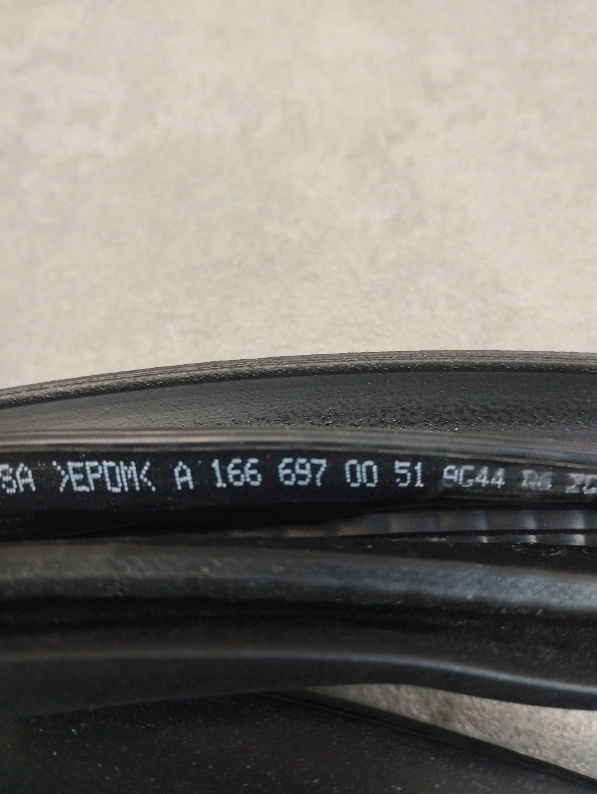 Mercedes-Benz GLE W166 DOOR SEAL RIGHT FRONT A1666970051