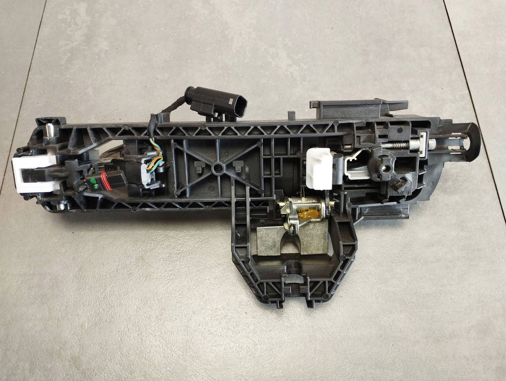 Mercedes-Benz GLE W166 HANDLE RIGHT REAR 799 A2047602434