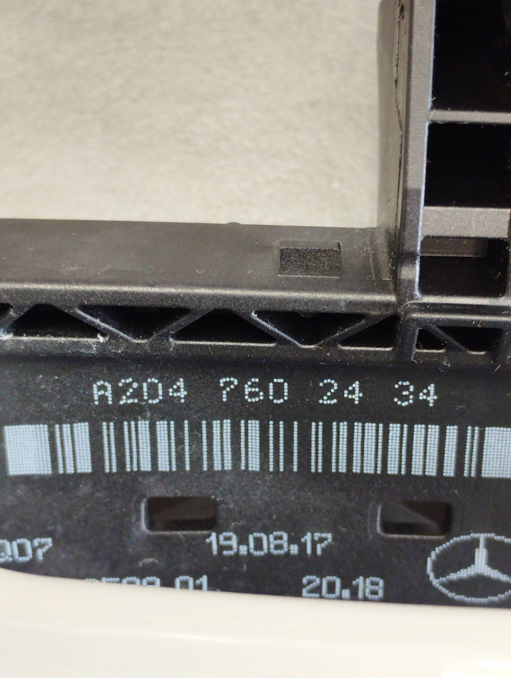 Mercedes-Benz GLE W166 HANDLE RIGHT REAR 799 A2047602434