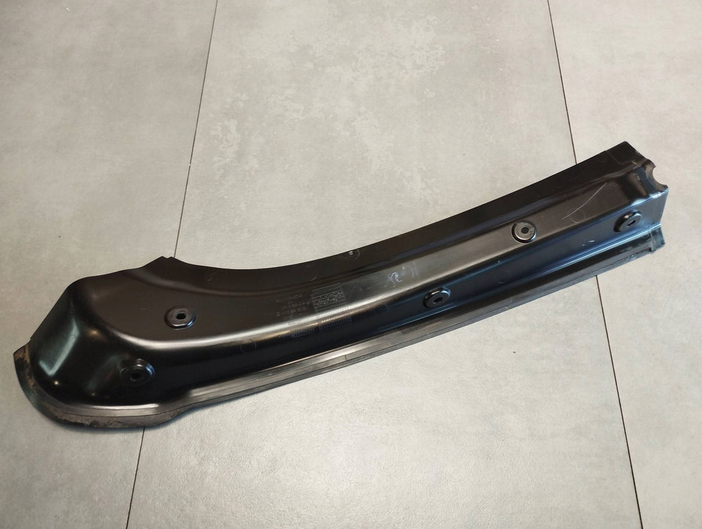 Mercedes-Benz GLE W166 TRUNK RECESS COVER A1666930300